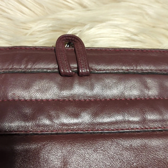Vintage oxblood Etienne Aigner shoulder bag - Picture 4 of 8